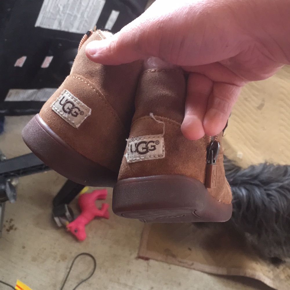 Uggs booties girls